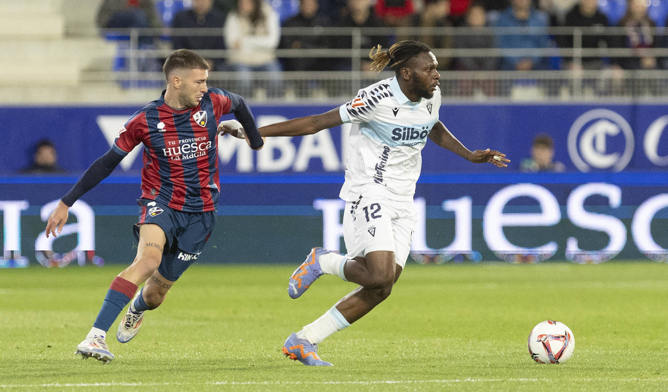 Fotos: Huesca - Cádiz CF en el estadio de El Alcoraz