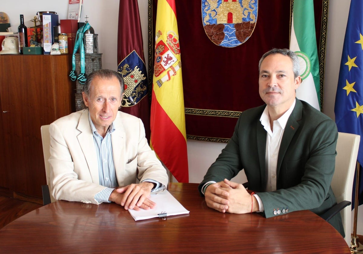 El Presidente del Consorcio de Aguas de la Zona Gaditana, Andrés Díaz, y el Alcalde de Chiclana, José María Román