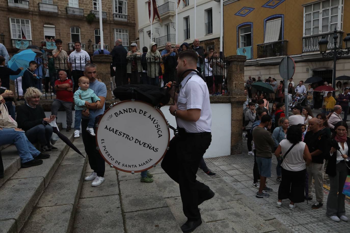 Fotos: La procesión de la Patrona de Cádiz se suspende por la lluvia