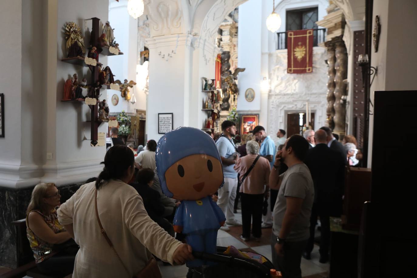 Fotos: La procesión de la Patrona de Cádiz se suspende por la lluvia