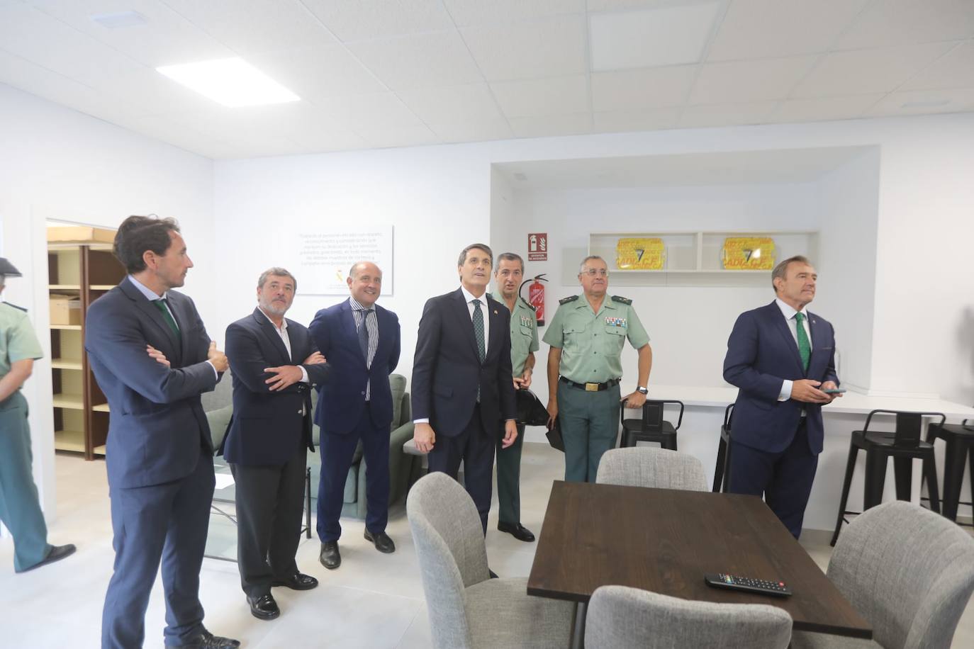 Fotos: Las imágenes de la inauguración de la Casa-Cuartel del Veterano de la Guardia Civil en Cádiz