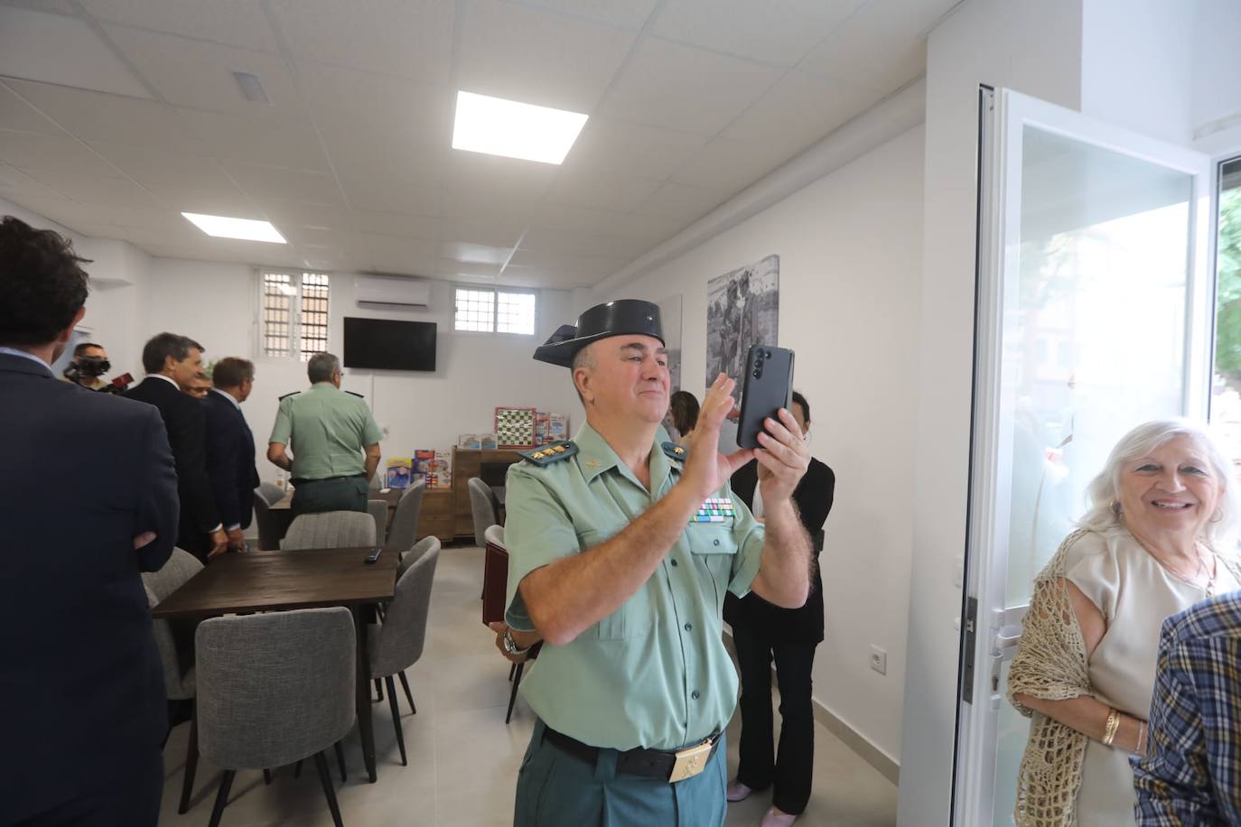 Fotos: Las imágenes de la inauguración de la Casa-Cuartel del Veterano de la Guardia Civil en Cádiz