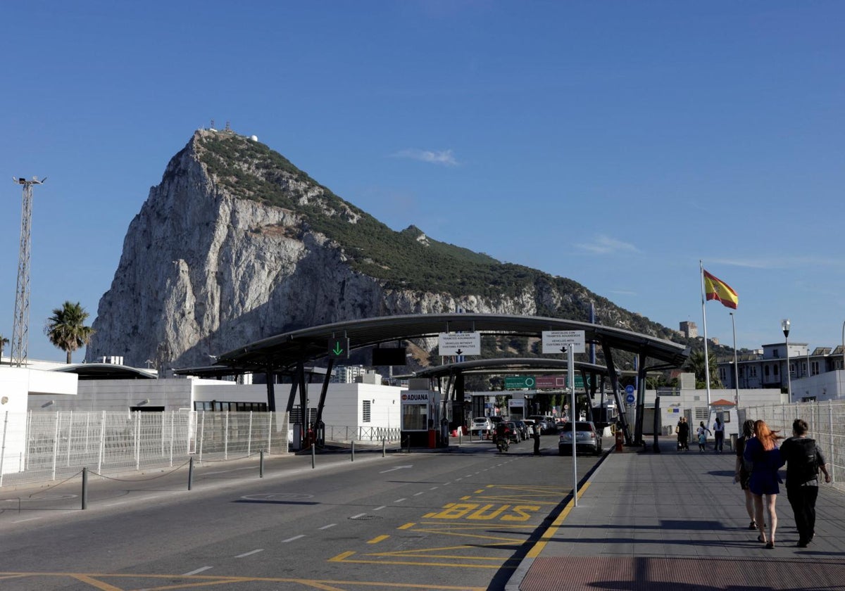 Las tensiones entre España y Gibraltar crean el caos este viernes en la Verja