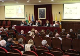 La Facultad de Medicina acoge la apertura del Curso Académico de la Real Academia Hispano Americana