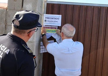 Chiclana precinta una docena de parcelas por infracción de parcelación y construcción