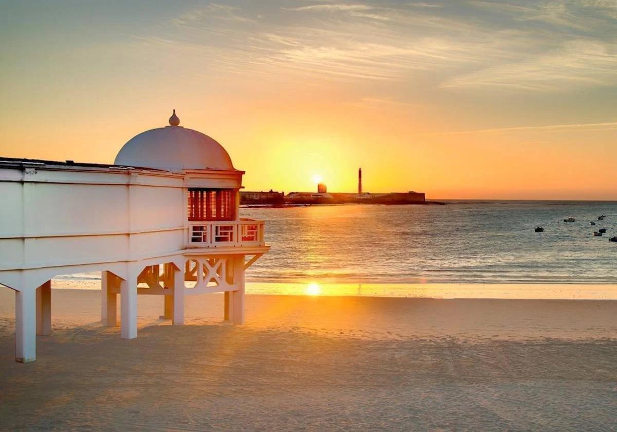 La Caleta es una de las playas más emblemáticas de la provincia gaditana