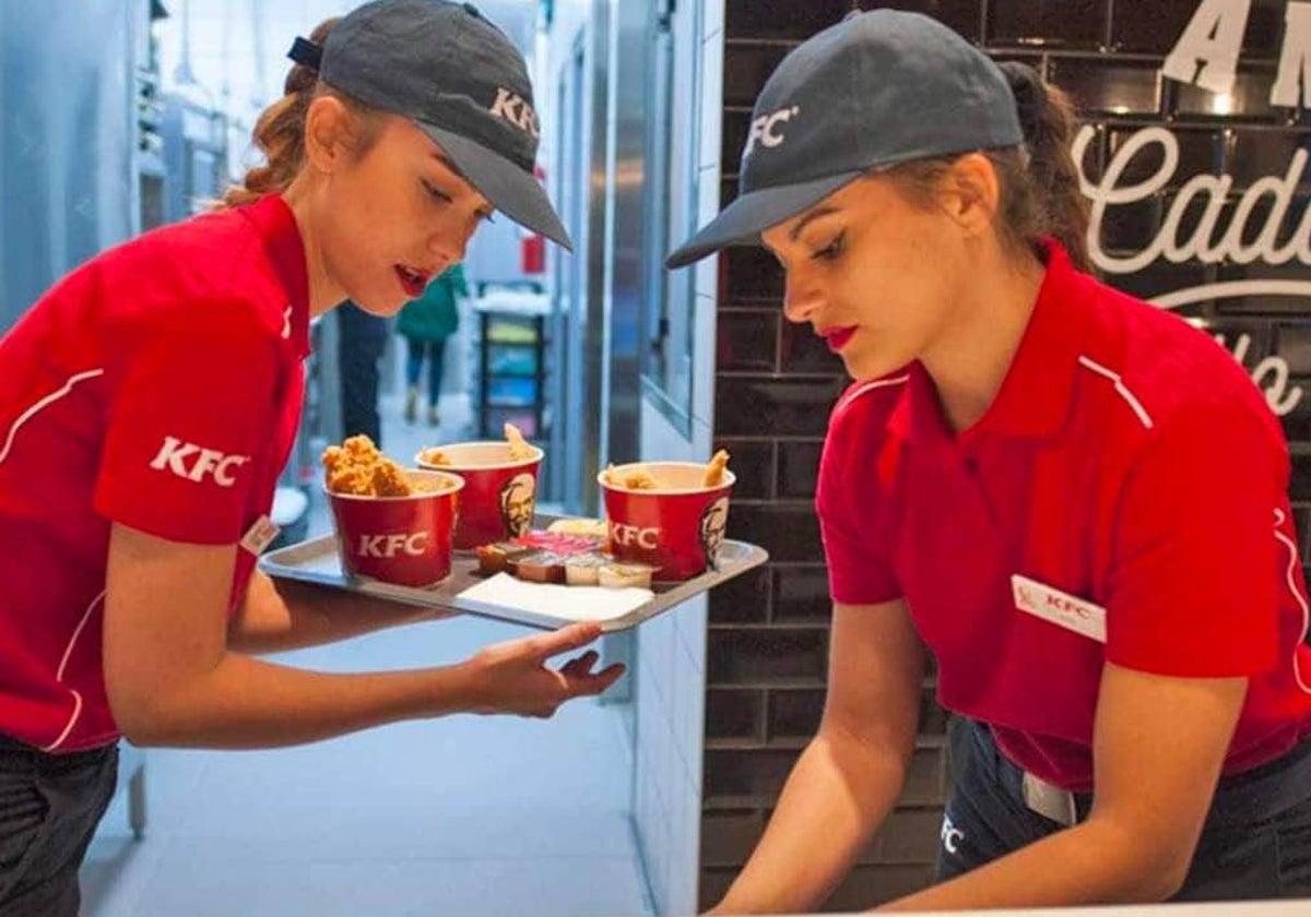 KFC busca trabajadores para su nuevo local en Cádiz con salarios hasta de 1.500 euros al mes