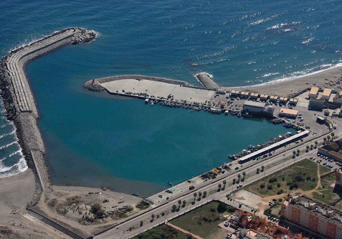 Vista aérea del puerto de La Atunara en La Línea de la Concepción.