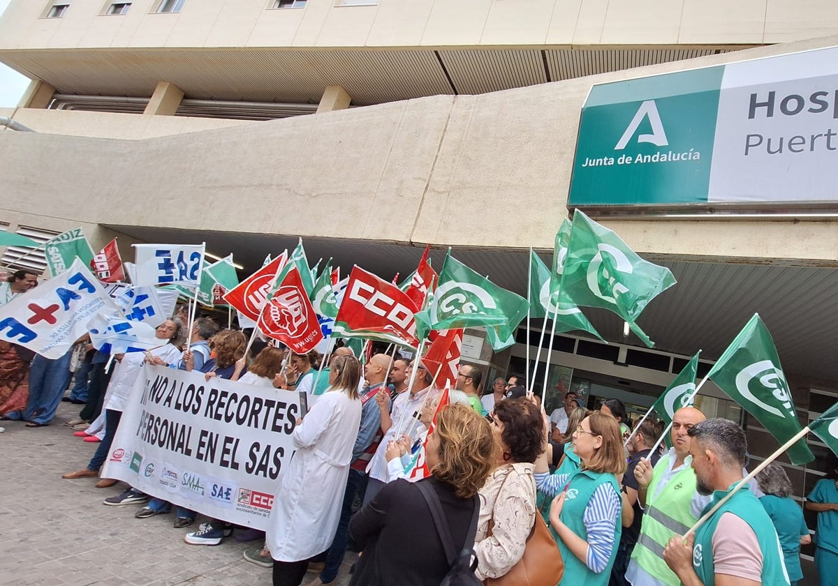 El Hospital de Puerto Real lamenta la «alarma infundada» sobre la UCI mientras siguen las protestas