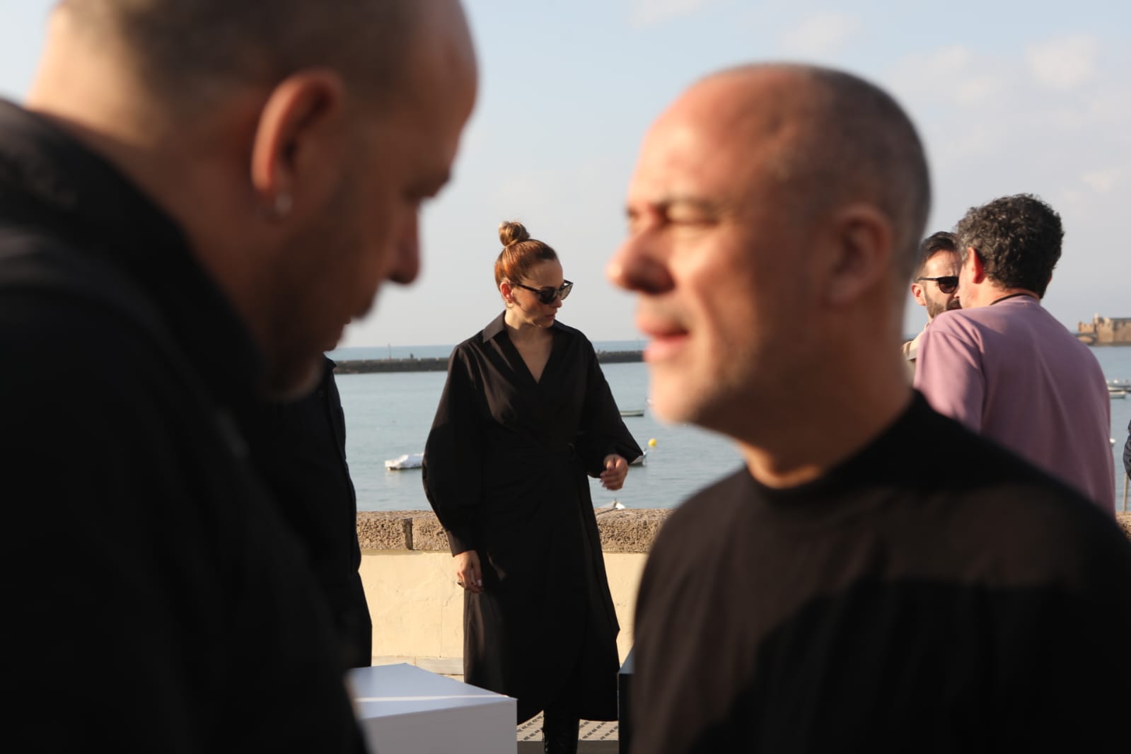 Las imágenes de María Adánez, Javier Gutiérrez, Leonor Watling y Carlos Scholz en la playa de La Caleta