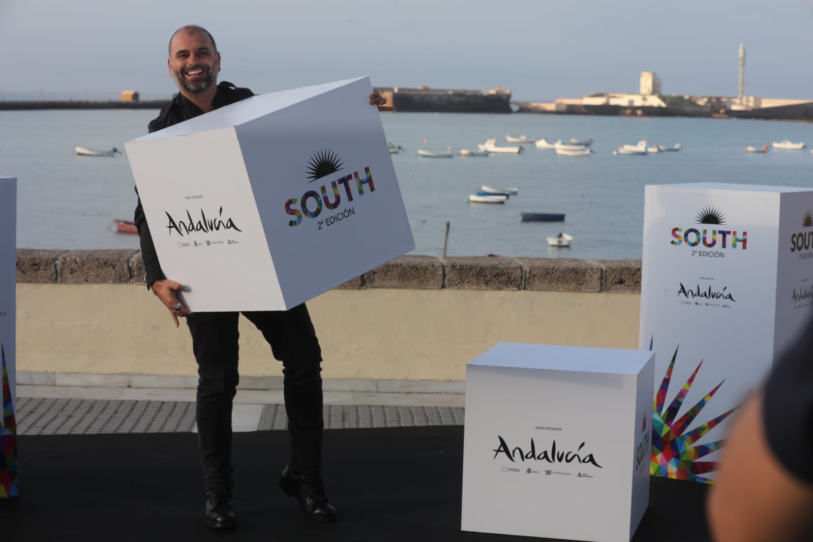 Las imágenes de María Adánez, Javier Gutiérrez, Leonor Watling y Carlos Scholz en la playa de La Caleta