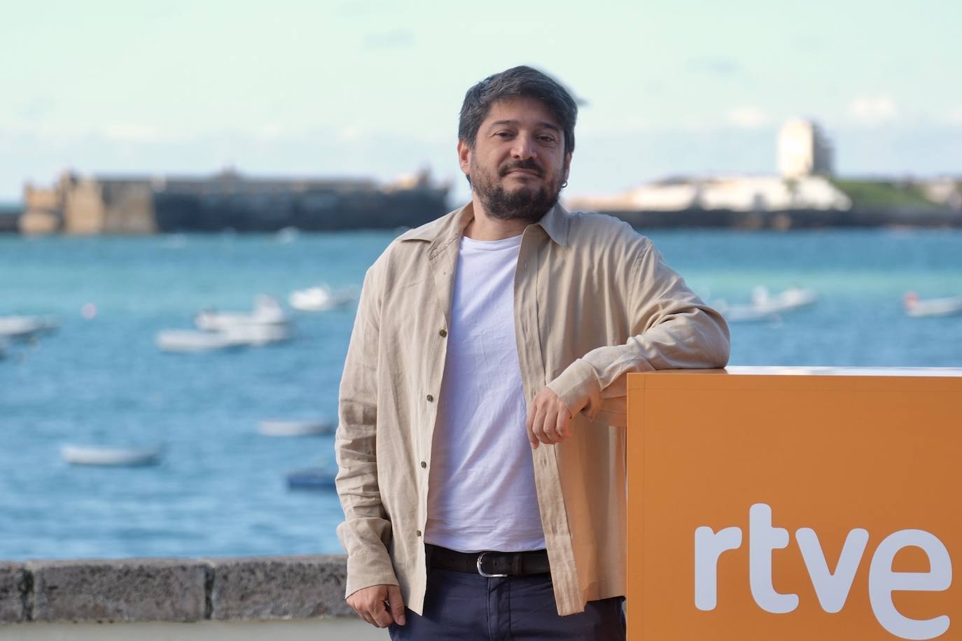 Fotos: rostros muy conocidos en el photocall en La Caleta de este domingo