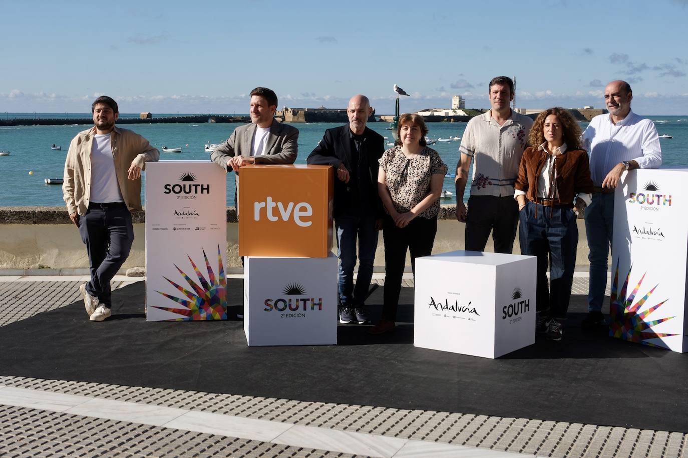 Fotos: rostros muy conocidos en el photocall en La Caleta de este domingo