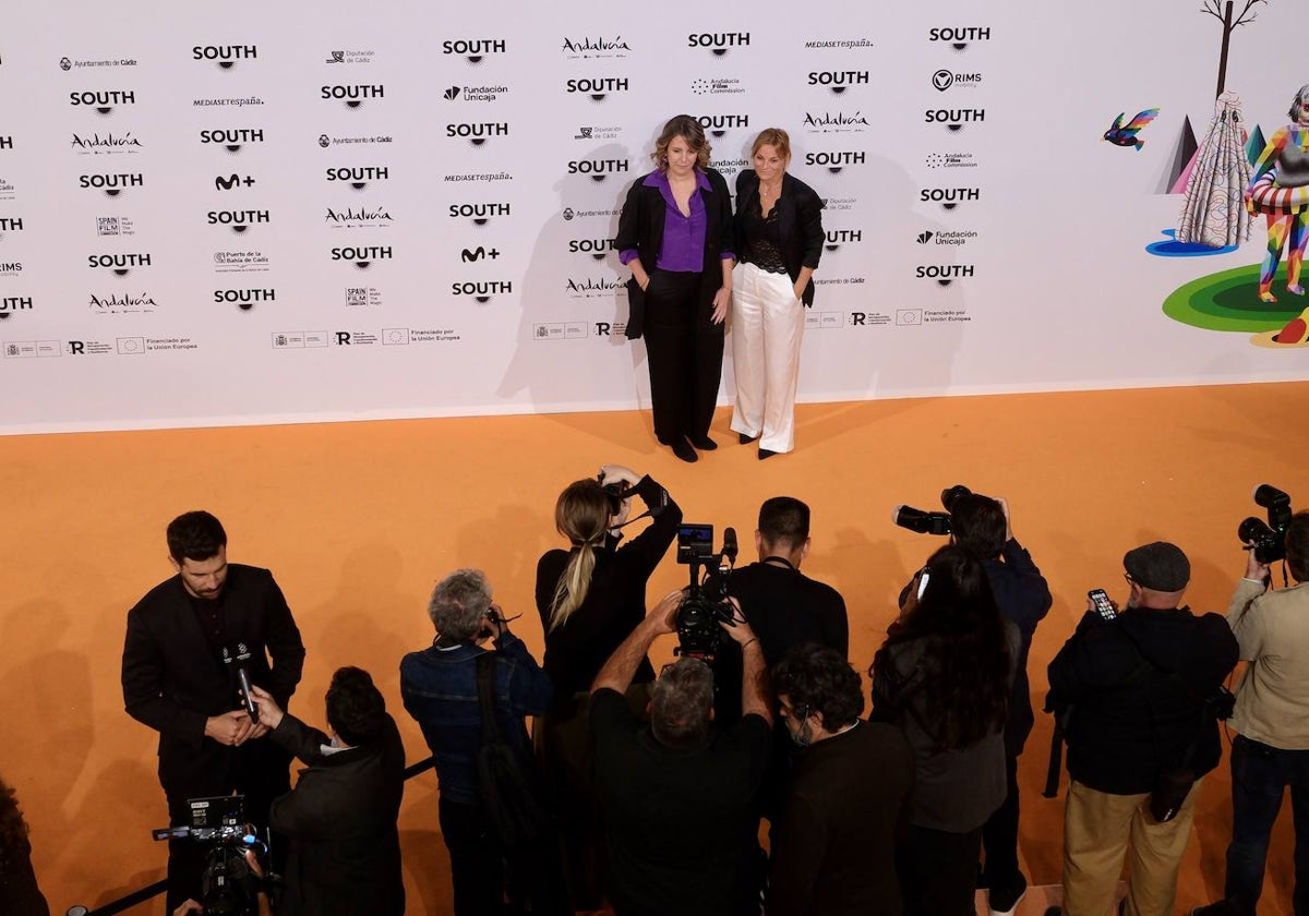 Alfombra naranja de este lunes, bajo techo.