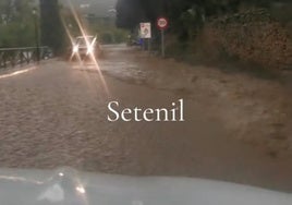 Así estaba la entrada de Setenil de las Bodegas por las fuertes lluvias: «¡Qué peligro!»