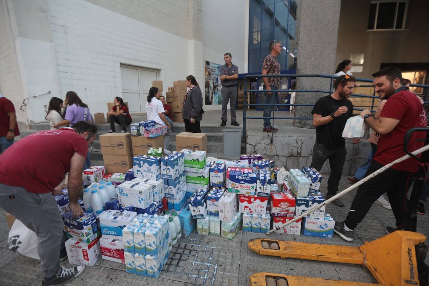 Fotos: Cádiz vuelve a mostrar cara más solidaria con ayuda para los afectados por las riadas de Valencia