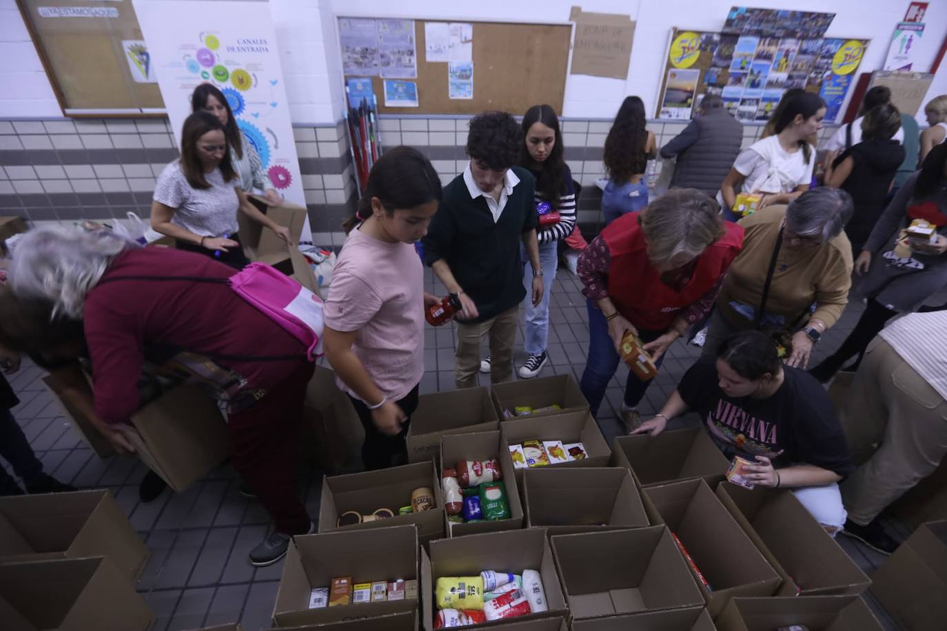 Fotos: Cádiz vuelve a mostrar cara más solidaria con ayuda para los afectados por las riadas de Valencia