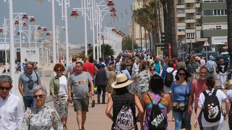 La renta bruta media por persona crece en  Cádiz un 26,8% en ocho años, según el INE