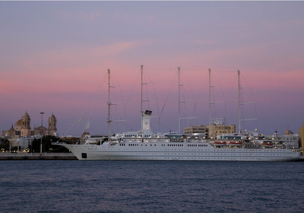 El velero, en Cádiz, en una imagen compartida por la Autoridad Portuaria