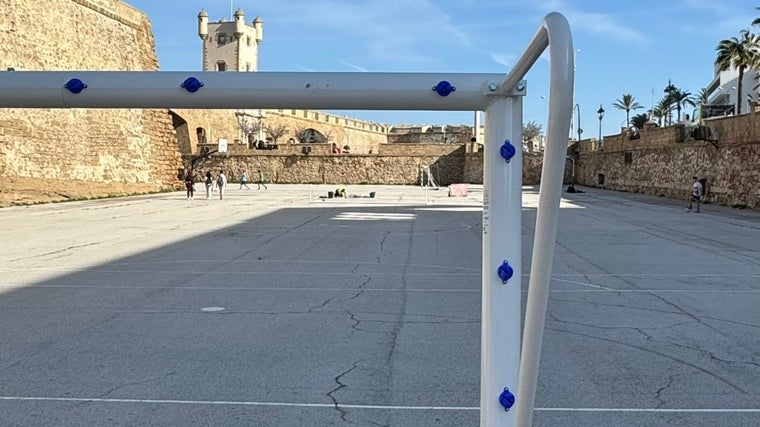 Las porterías del histórico campo hondo de Cádiz dicen &#039;hasta aquí hemos llegado&#039;