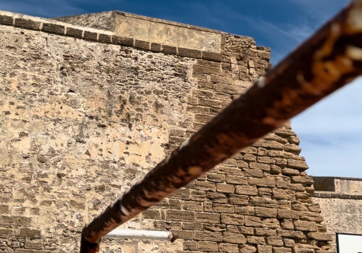 Imagen de una de las porterías antiguas del campo hondo