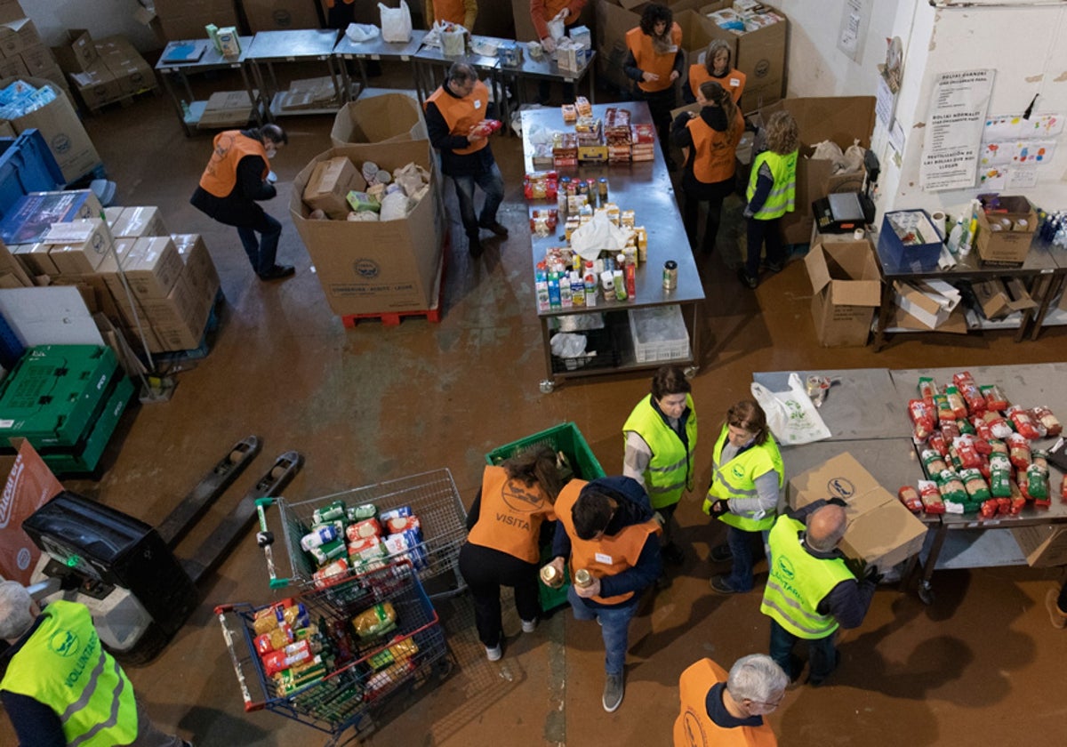 Vista parcial de uno de los pasillos del Banco de Alimentos de Cádiz