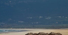 Fallece un surfista en la playa de Los Lances de Tarifa