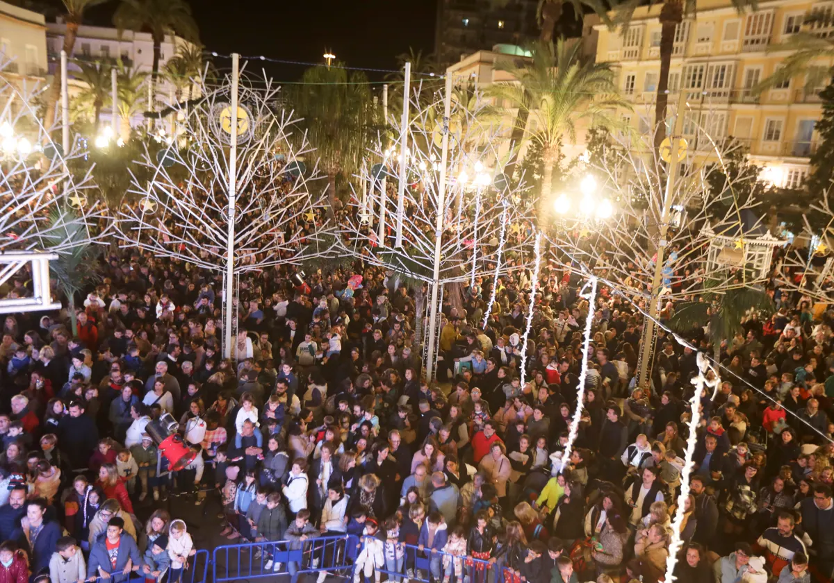 Inauguración del alumbrado de Navidad en la plaza San Juan de Dios el pasado año.