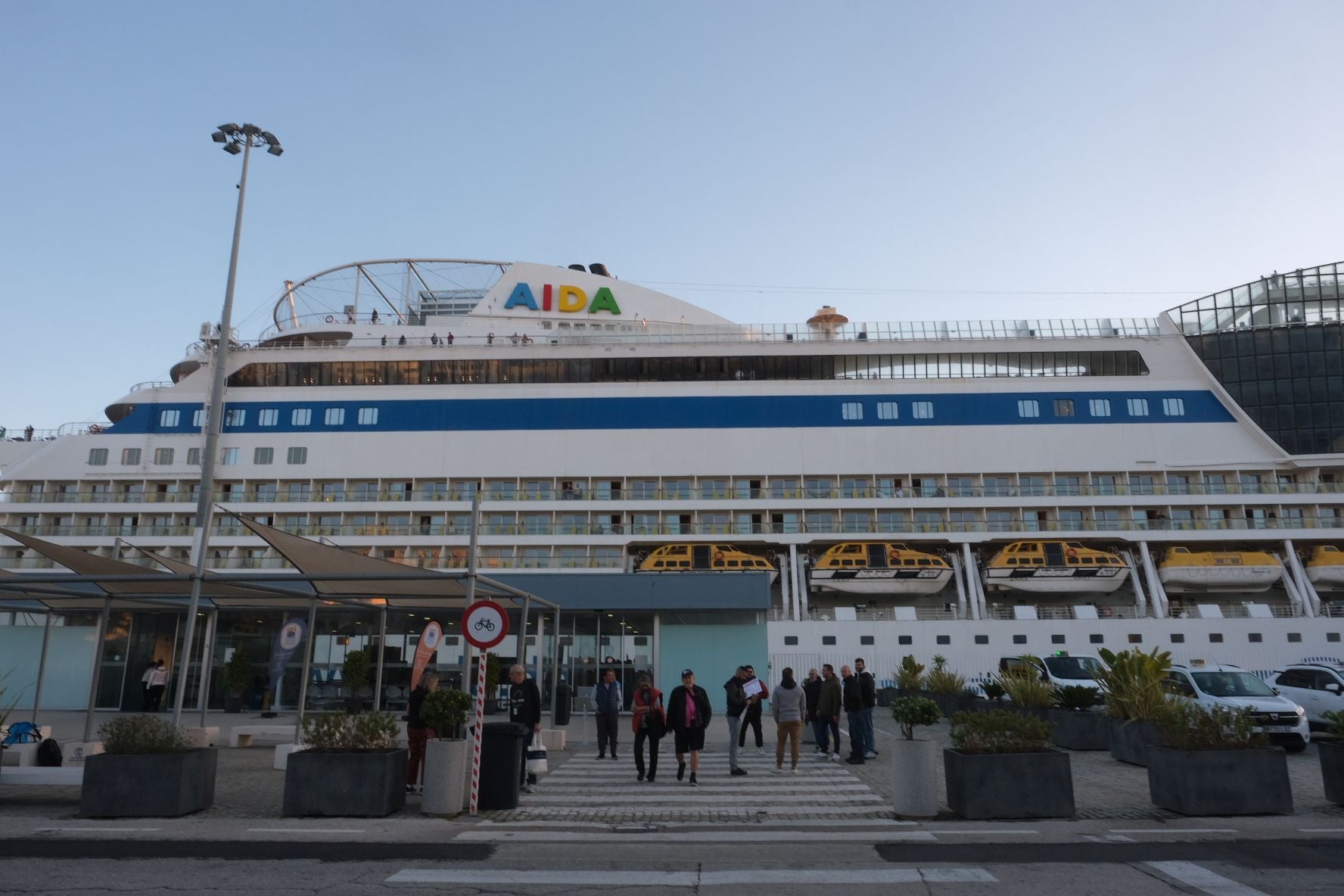 Fotos: Casi 8.000 cruceristas llegan al puerto de Cádiz