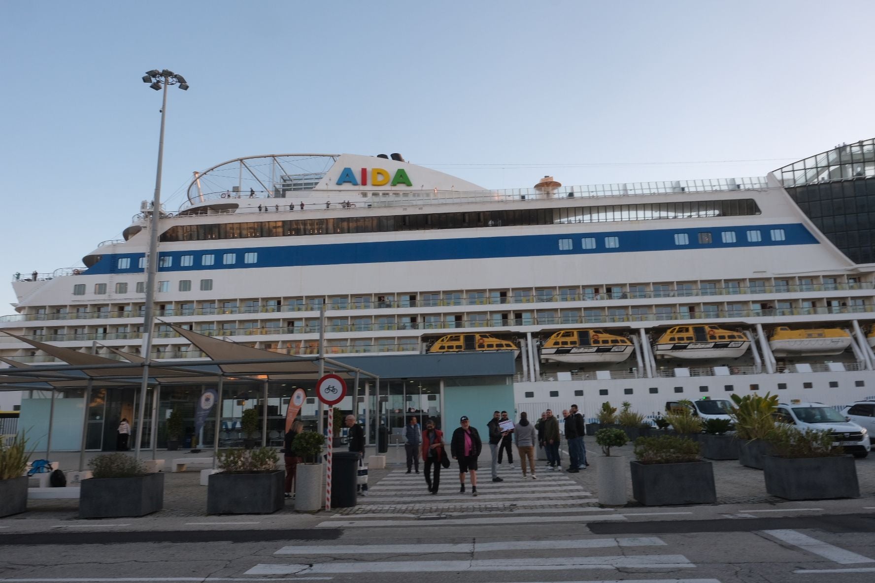 Fotos: Casi 8.000 cruceristas llegan al puerto de Cádiz