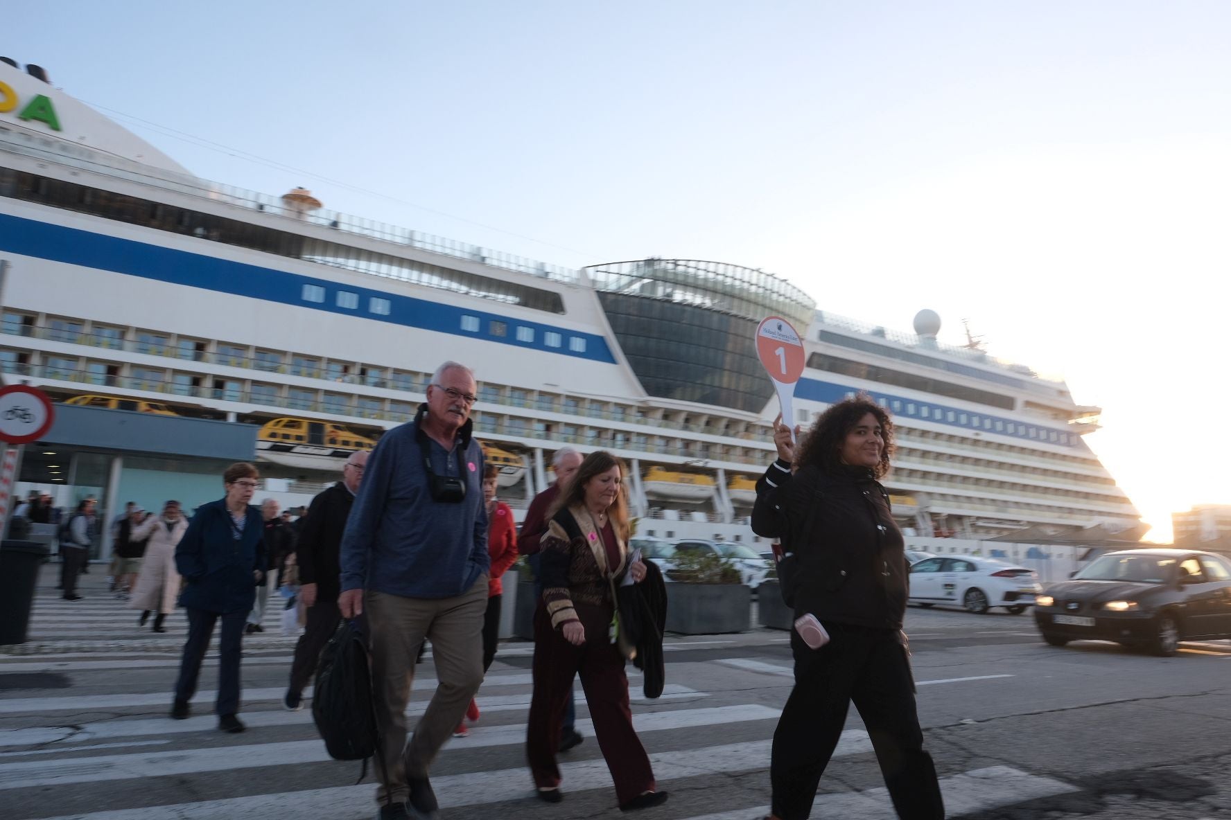 Fotos: Casi 8.000 cruceristas llegan al puerto de Cádiz