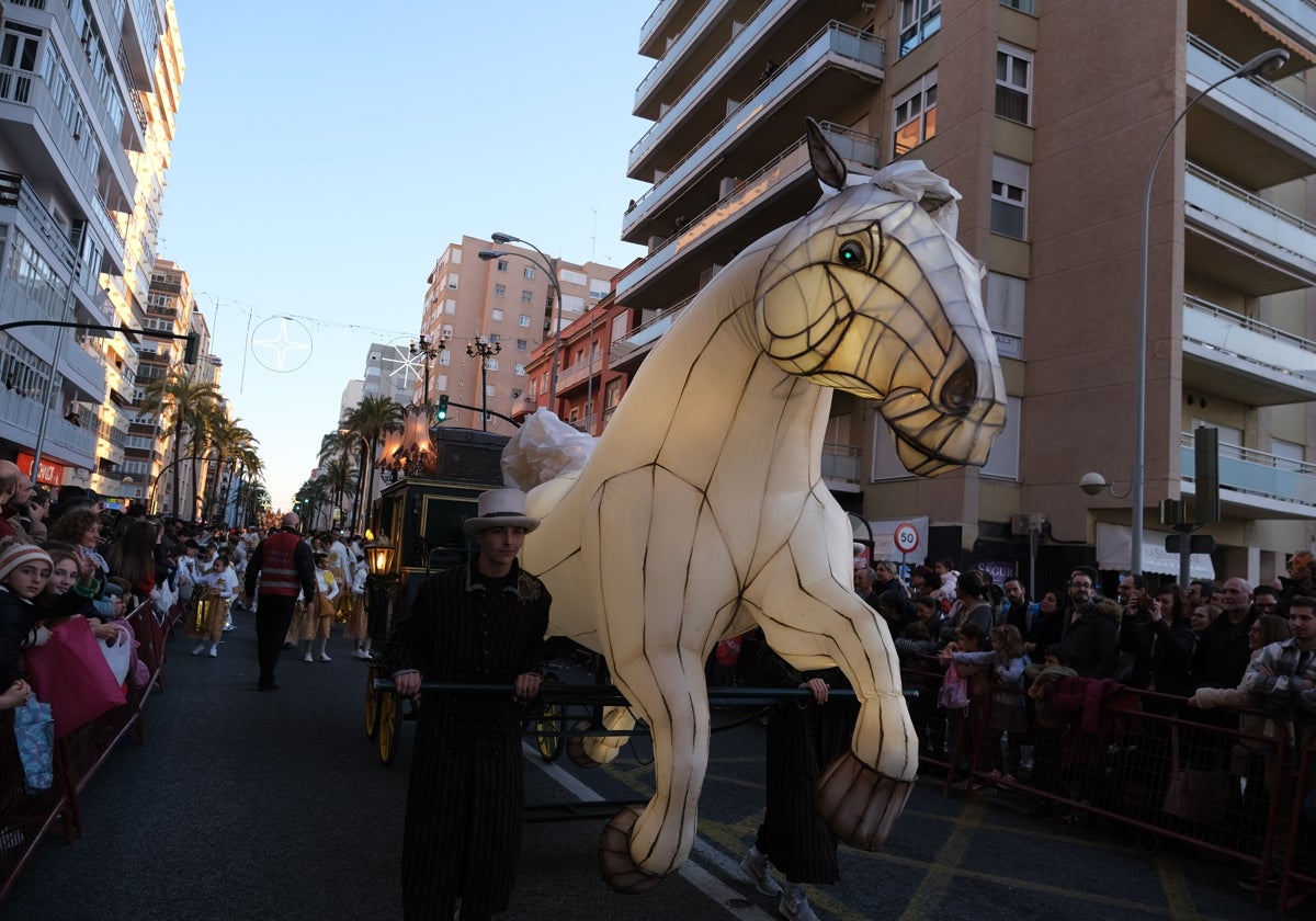 Pasacalles de una Cabalgata de Reyes Magos de Cádiz.