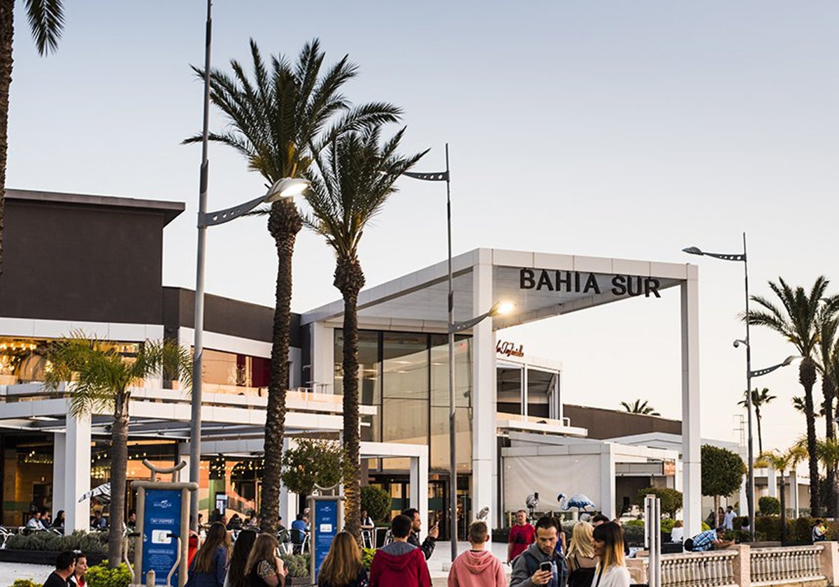 Centro Comercial Bahía Sur.