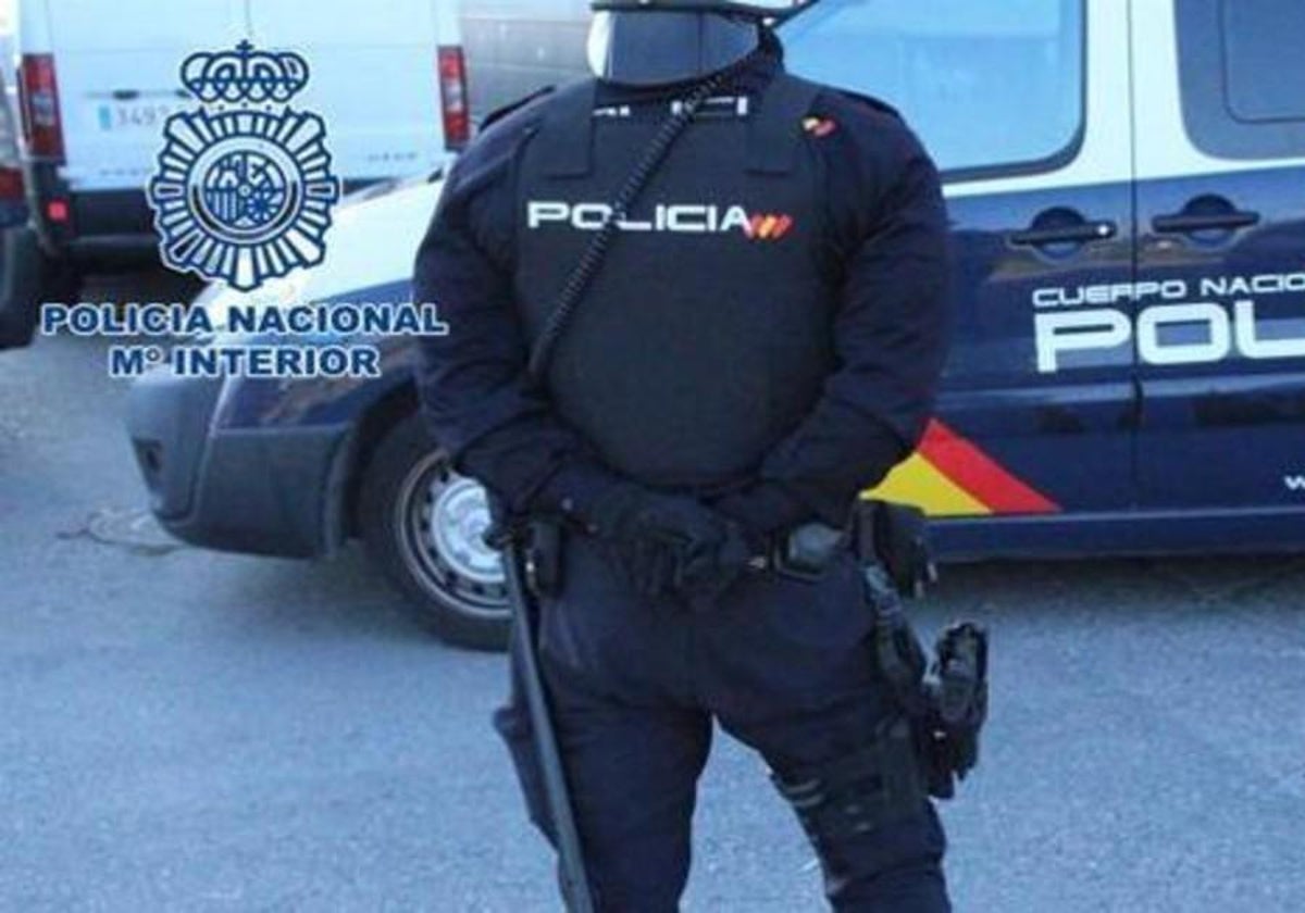 Un individuo roba el bolso a una mujer en Cádiz y se da a la fuga en patinete eléctrico