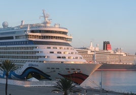 Casi 10.000 cruceristas visitan este fin de semana una ciudad de Cádiz engalanada por la Navidad