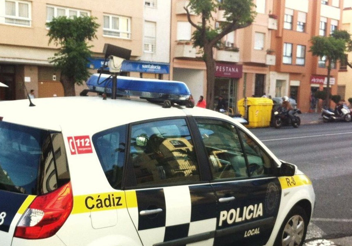 Policías locales de Cádiz se niegan a hacer los servicios anunciados de vigilancia de limpieza en la ciudad