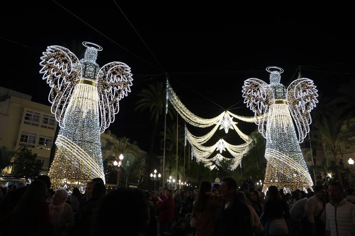 Imagen del alumbrado navideño de Cádiz