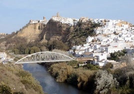 El puente de hierro de más de 100 años de Arcos pide la jubilación: «Podemos sufrir algún tipo de accidente»