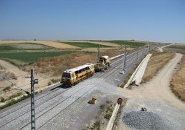 Adif destinará más de tres millones de euros para reforzar la catenaria entre Sevilla y Cádiz