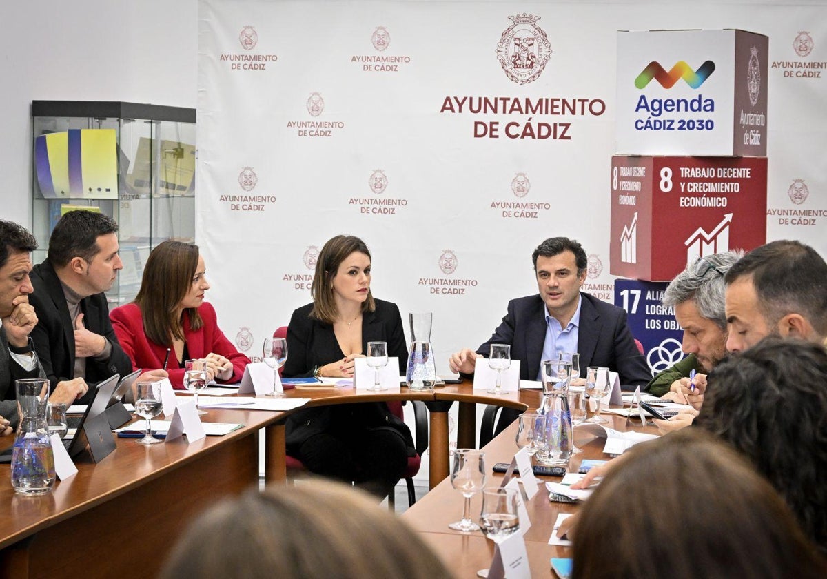 El alcalde preside la sesión constitutiva de este nuevo órgano municipal.