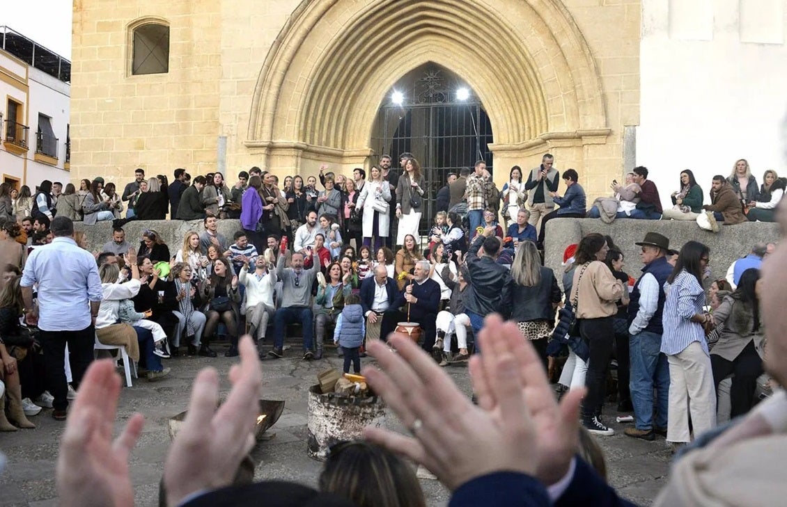 Calles y plazuelas de Jerez se llenan de música con los villancicos flamencos de las zambombas