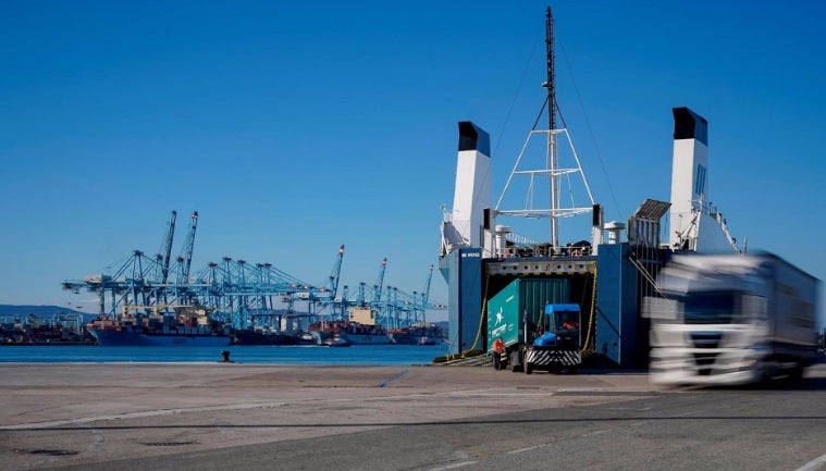 El Puerto de Algeciras supera por primera vez el medio millón de camiones en las líneas del Estrecho