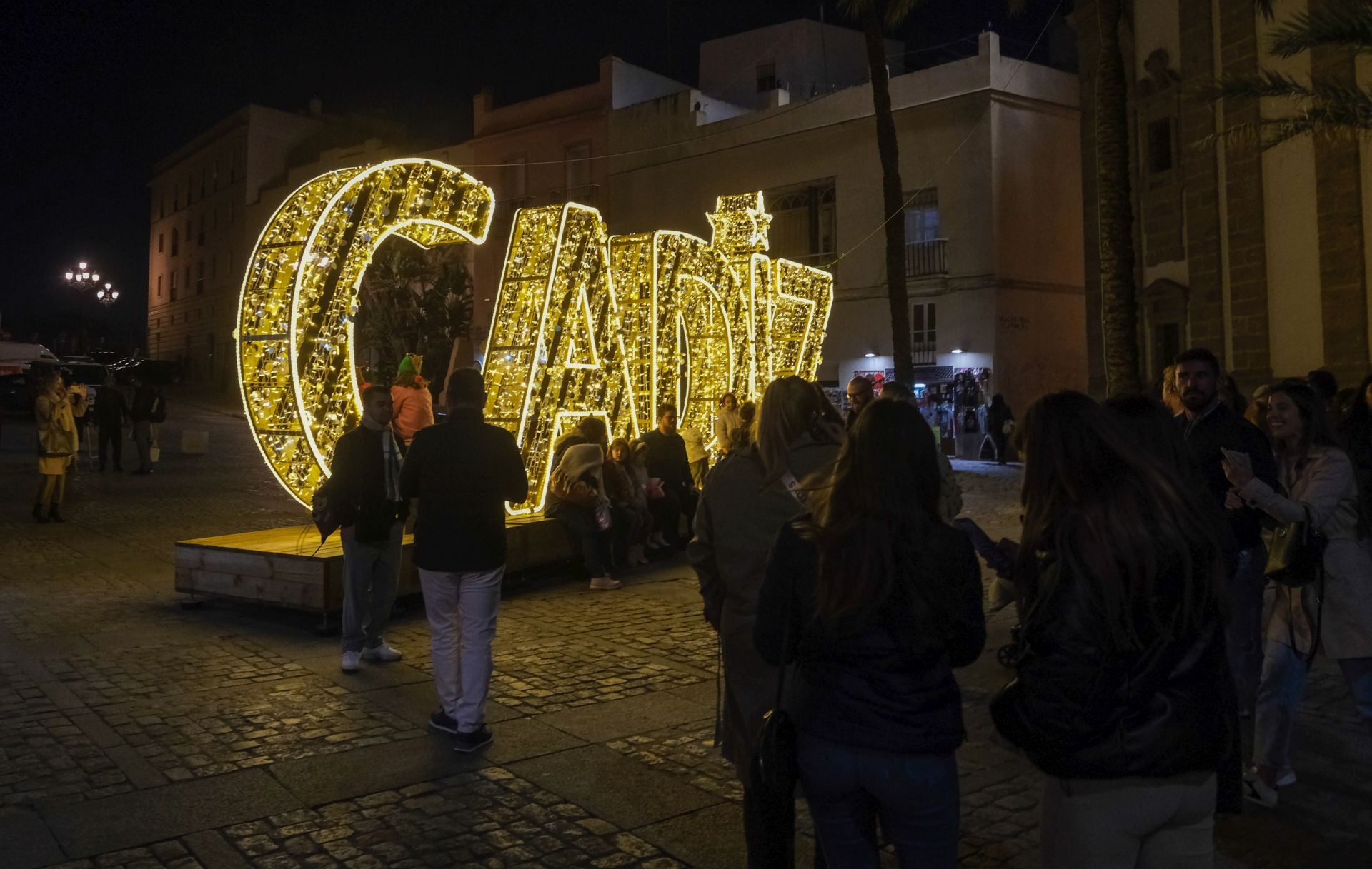 Cádiz, así brilla en Navidad: un paseo por sus calles, sus plazas y sus belenes