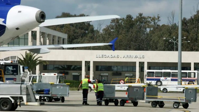 «Desde Aena nos quitan recursos para llevárselos a Sevilla»