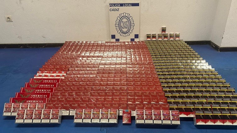 Un almacén clandestino en pleno centro de Cádiz: pastillas, tabaco, lotería ilegal...