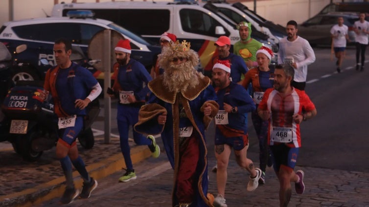 Estos son los cortes de tráfico y cambios en el transporte urbano con motivo de la celebración de la VII San Silvestre esta tarde en Cádiz