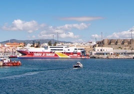 Reabre el puerto de Tarifa tras cerrar por el temporal de viento y oleaje