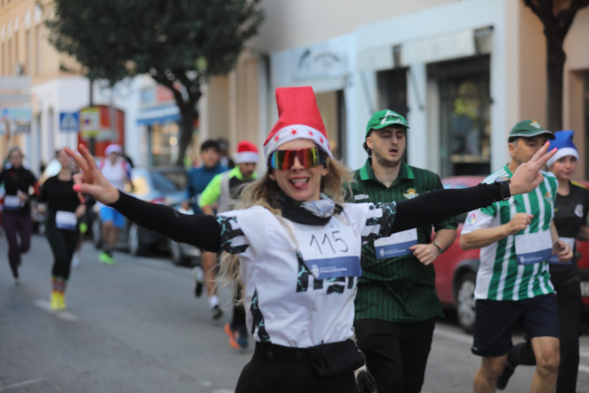 Fotos: El Puerto se entrega a su II San Silvestre