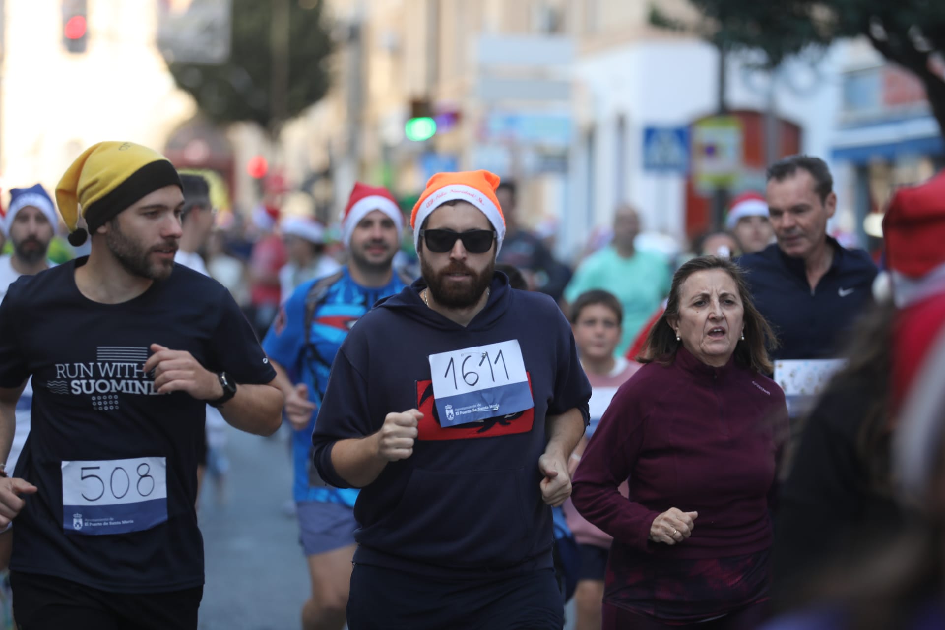 Fotos: El Puerto se entrega a su II San Silvestre