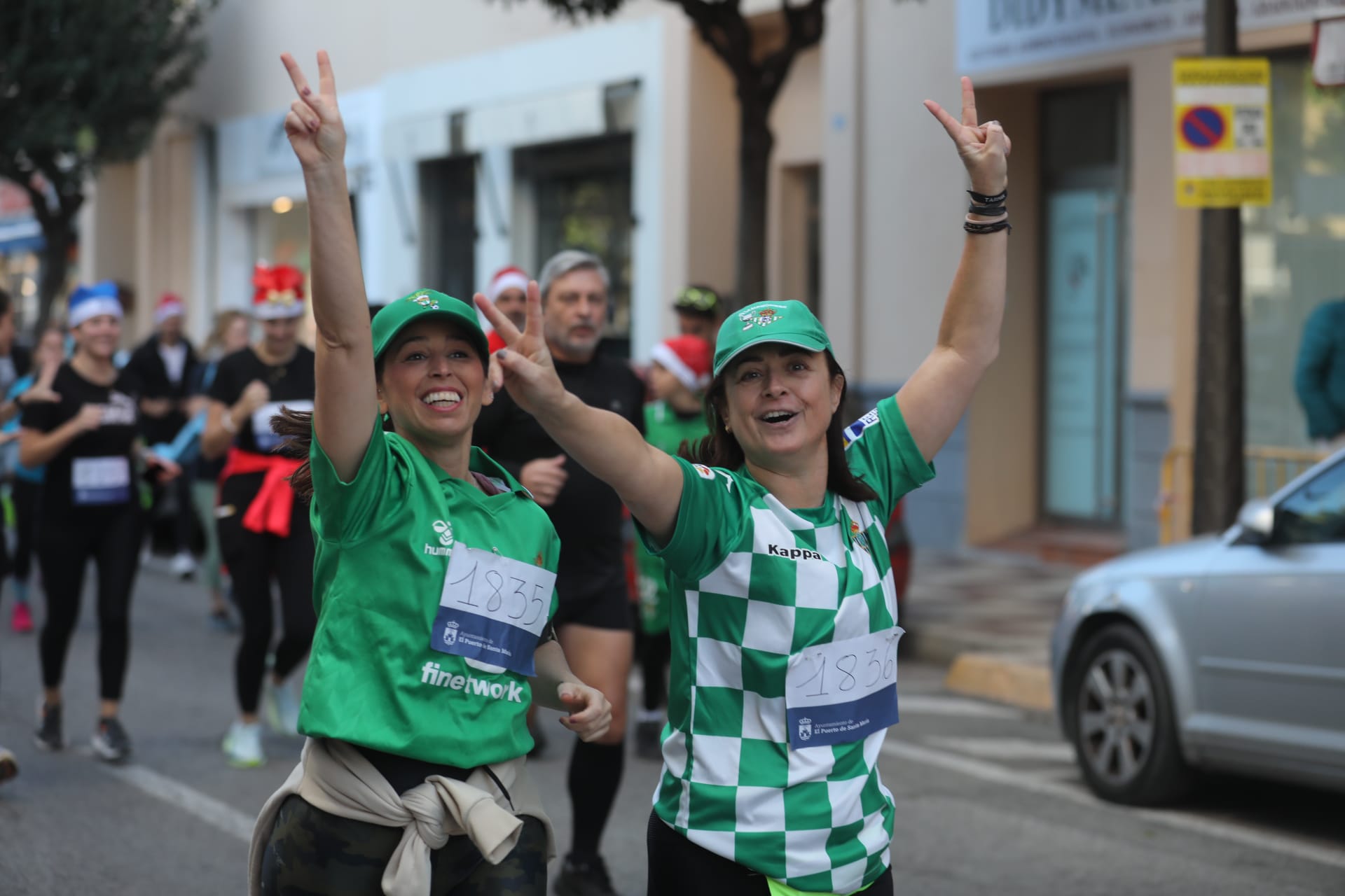 Fotos: El Puerto se entrega a su II San Silvestre